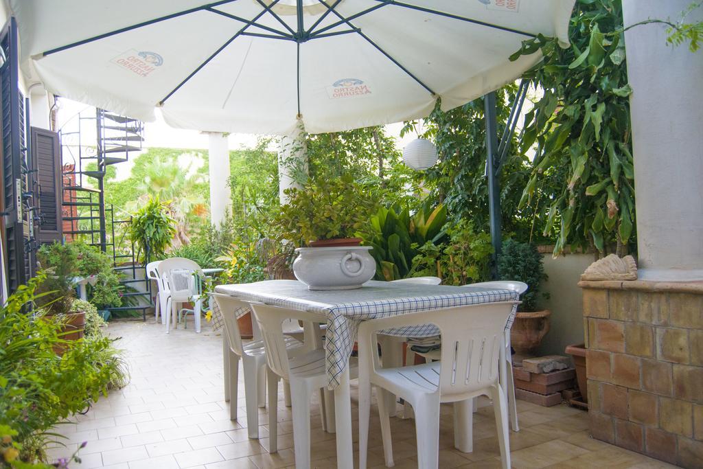 B&B Cactus จีอาร์ดีนี นักซอส ภายนอก รูปภาพ